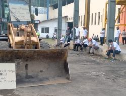 Karyawan PG Rendeng Demo Amergo Proyek Revitalisasi Rak Rampung-rampung