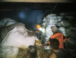 Gudang Tembakau di Kudus di Lalap si Jago Merah