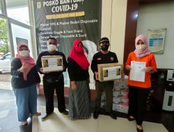 TP PKK Desa Kaliwungu Donasikan 200 Botol Madu Untuk Nakes di RSUD dr Loekmono Hadi Kudus
