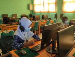 Agar Bisa Ikut MPLS Dua Siswa SMP 5 Kudus Bersepeda Menuju Sekolah Karena Tak Punya HP