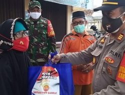 Polsek Bae Bagikan Paket Sembako Untuk PKL Terdampak PPKM Darurat