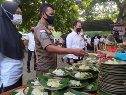 Sejumlah PKL Gelar Dagangan di Kantor Satpol PP Kudus ada apa ?