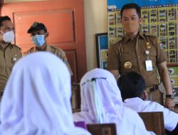 Tinjau PTM SD 2 Setrokalangan, Hartopo Cek Protokol Kesehatan