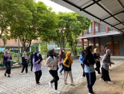 PERINGATAN HARI OLAHRAGA MAHASISWA KKN-IK IAIN KUDUS DESA NGEMBALREJO DI MI DARUL FALAH