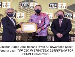 Direktur Utama Jasa Raharja Rivan A Purwantono Sabet Penghargaan TOP CEO IN STRATEGIC LEADERSHIP TOP BUMN Awards 2021