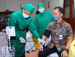 Disuntik Booster, Bupati : Sistem Imun Kuat, Lebih Kebal Covid-19