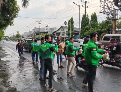 KOMUNITAS PATROLI KUDUS ( PAGUYUBAN TRANSPORTASI ONLINE KUDUS) BAGI-BAGI TAKJIL DAN BUKBER