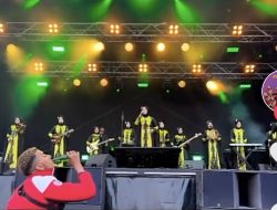 Nasida Ria Konser di Jerman, Bule Asyik Bergoyang