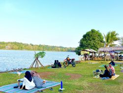 Ngopi di Waduk Gembong di Padang Rumput