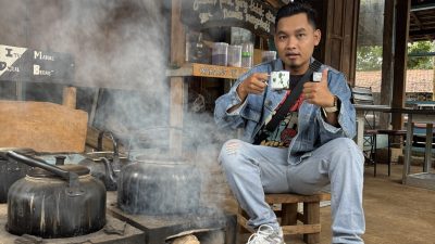 Tempo Dulu Serasa di Rumah Simbah, Hangatnya Resto Keluarga di Kudus Waroeng Berkah Pelangi Muria