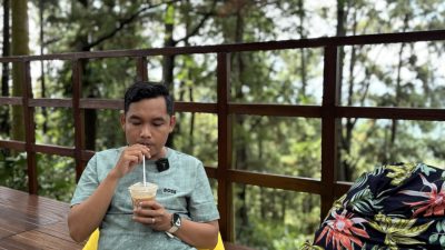 Cafe Taman Pijar Park Kudus Bikin Betah, Ngopi di Tengah Hutan Pinus dengan Suasana Adem