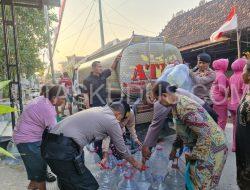 Polres Kudus Salurkan 21 Ribu Liter Air Bersih ke Warga Glagahwaru
