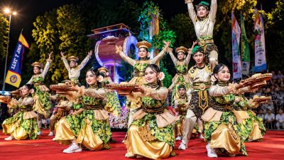 Karnaval Budaya Hari Jadi Kudus ke-477 Pecah! Simpang Tujuh Dipenuhi Warna dan Budaya