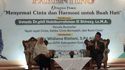 Kang Abik, Penulis Ayat-Ayat Cinta Ajak Orang Tua Perkuat Literasi Anak