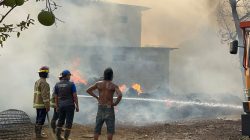 Kebakaran di Bakalan Krapyak Kudus, Dua Truk dan Limbah Kapuk Terbakar