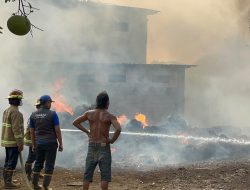 Kebakaran di Bakalan Krapyak Kudus, Dua Truk dan Limbah Kapuk Terbakar